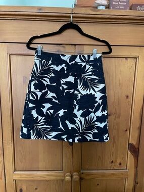 Ann Taylor Factory Navy and White Floral Flat-Front Skirt